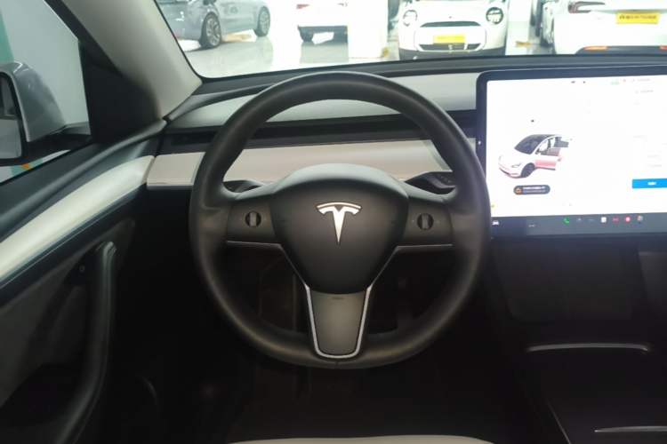 Used Tesla Model Y 2021 Long-Range All-Wheel-Drive Version 3D7 Steering Wheel