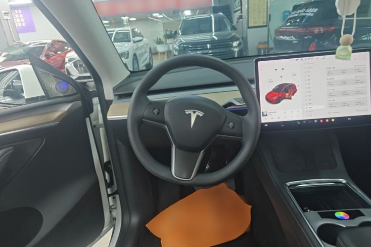 Used Tesla Model Y 2021 Long-Range All-Wheel-Drive Version Steering Wheel