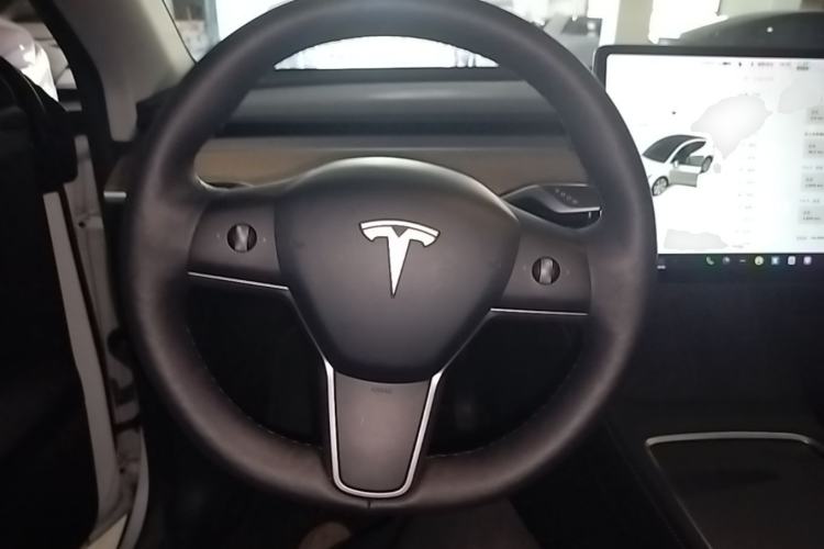 Used Tesla Model Y 2021 Long-Range All-Wheel-Drive Version Steering Wheel