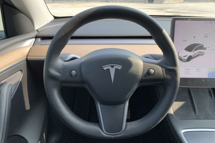 Used Tesla Model Y 2021 Long-Range All-Wheel-Drive Version 3D7 Steering Wheel