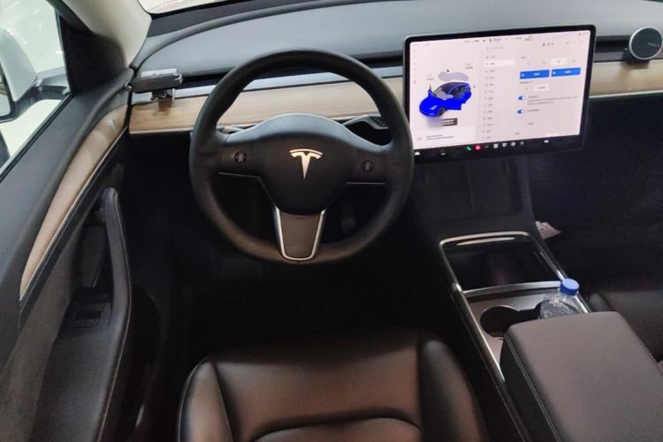 Used Tesla Model Y 2021 Long-Range All-Wheel-Drive Version Steering Wheel