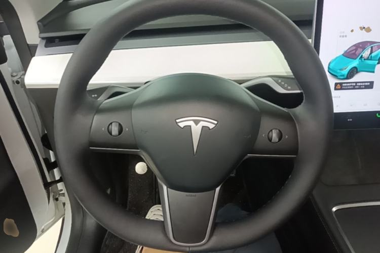 Used Tesla Model Y 2021 Long-Range All-Wheel-Drive Version 3D7 Steering Wheel