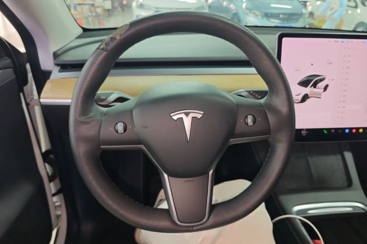 Used Tesla Model Y 2021 Long-Range All-Wheel-Drive Version Steering Wheel