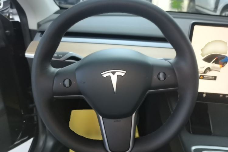Used Tesla Model Y 2021 Standard Range Rear-Wheel Drive Version Steering Wheel