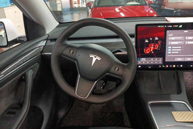 Used Tesla Model Y 2021 Long-Range All-Wheel-Drive Version Steering Wheel