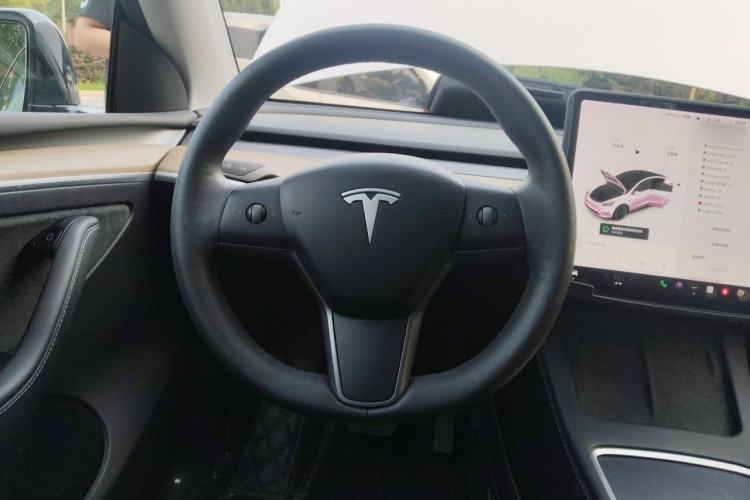Used Tesla Model Y 2021 Long-Range All-Wheel-Drive Version 3D7 Steering Wheel
