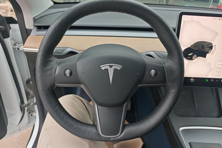Used Tesla Model Y 2021 Long-Range All-Wheel-Drive Version Steering Wheel