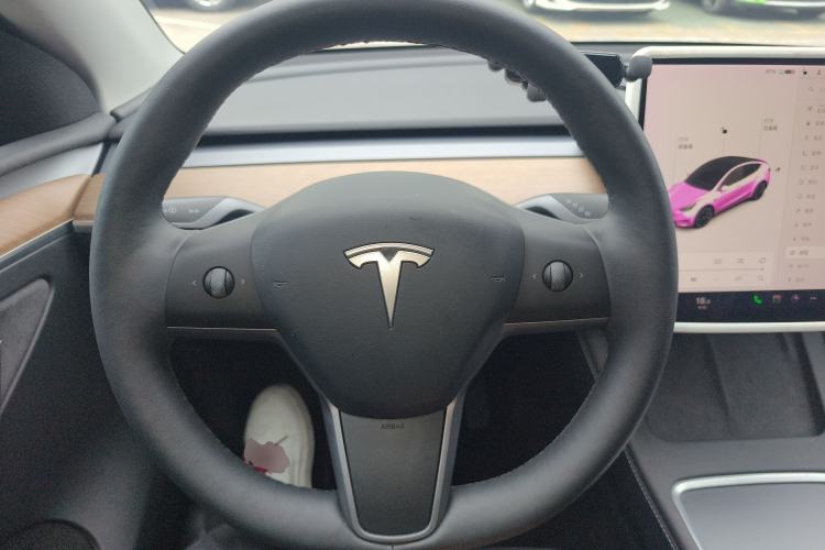Used Tesla Model Y 2021 Long-Range All-Wheel-Drive Version Steering Wheel