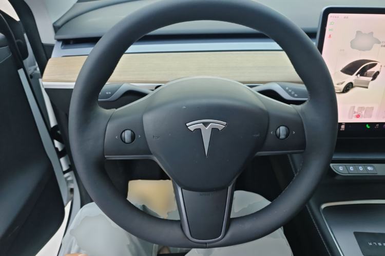 Used Tesla Model Y 2021 Long-Range All-Wheel-Drive Version Steering Wheel