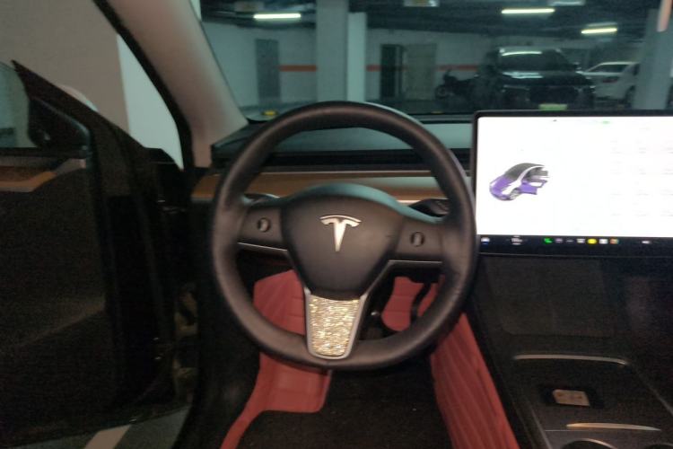 Used Tesla Model Y 2021 Long-Range All-Wheel-Drive Version Steering Wheel