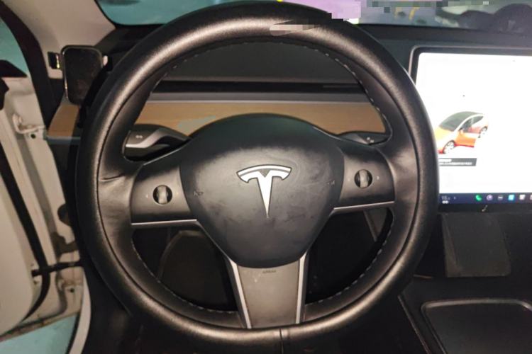 Used Tesla Model Y 2021 Standard Range Rear-Wheel Drive Version Steering Wheel
