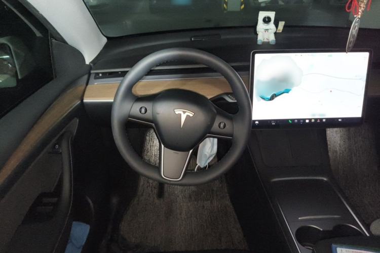 Used Tesla Model Y 2021 Long-Range All-Wheel-Drive Version 3D7 Steering Wheel