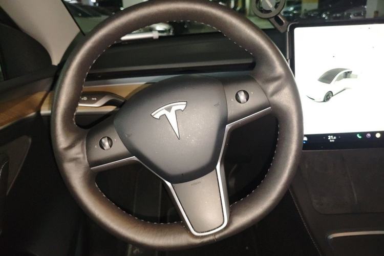 Used Tesla Model Y 2021 Long-Range All-Wheel-Drive Version Steering Wheel