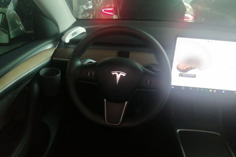 Used Tesla Model Y 2021 Long-Range All-Wheel-Drive Version 3D7 Steering Wheel