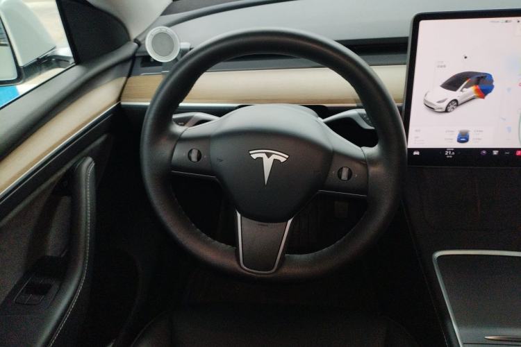 Used Tesla Model Y 2021 Standard Range Rear-Wheel Drive Version Steering Wheel