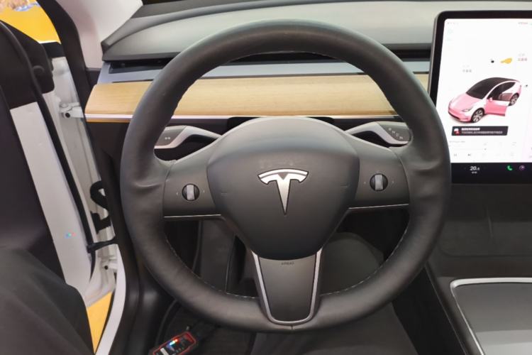 Used Tesla Model Y 2021 Long-Range All-Wheel-Drive Version Steering Wheel