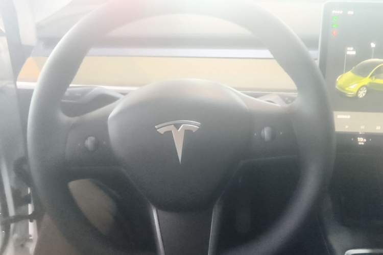 Used Tesla Model Y 2021 Long-Range All-Wheel-Drive Version Steering Wheel
