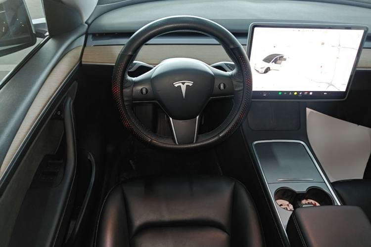 Used Tesla Model Y 2021 Long-Range All-Wheel-Drive Version Steering Wheel