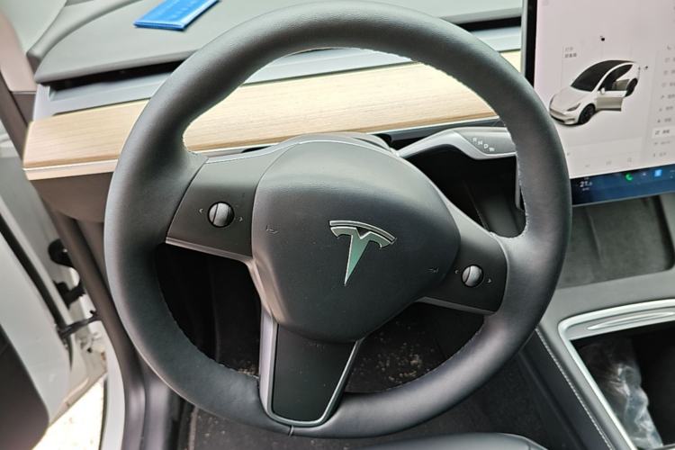 Used Tesla Model Y 2021 Long-Range All-Wheel-Drive Version 3D7 Steering Wheel