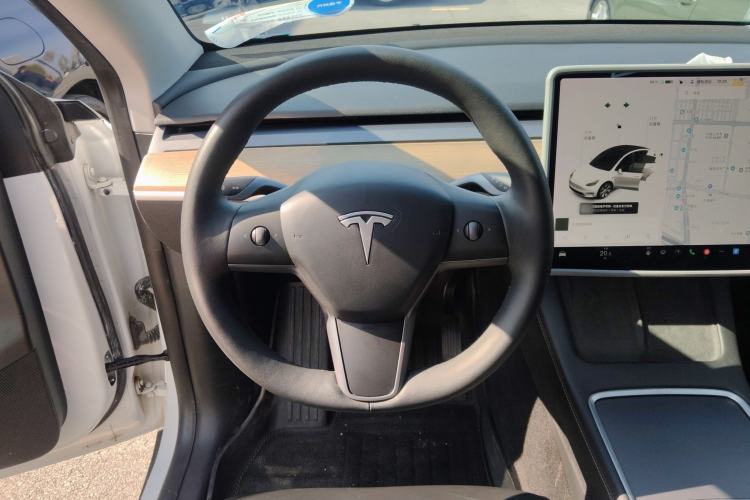 Used Tesla Model Y 2021 Standard Range Rear-Wheel Drive Version Steering Wheel