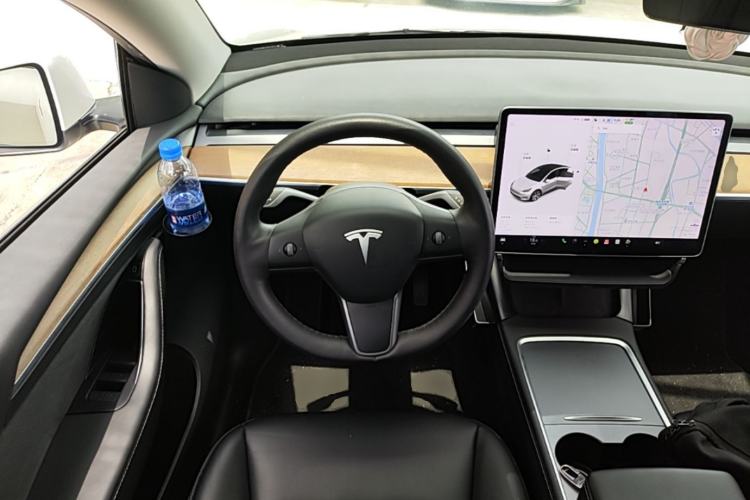 Used Tesla Model Y 2021 Standard Range Rear-Wheel Drive Version Steering Wheel