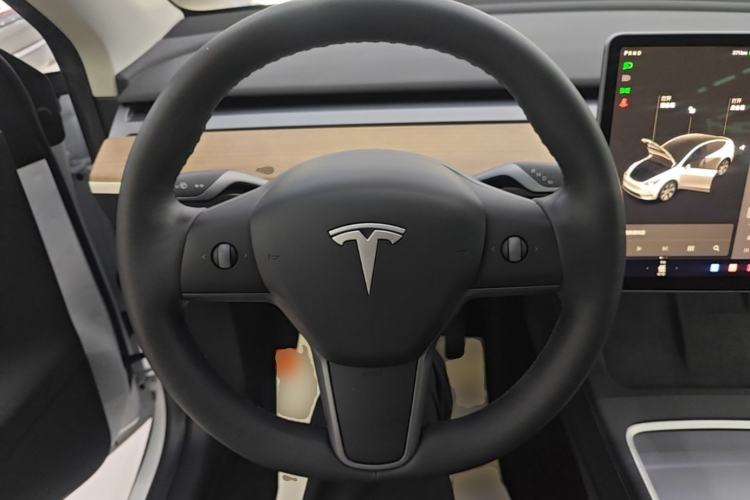 Used Tesla Model Y 2021 Standard Range Rear-Wheel Drive Version Steering Wheel