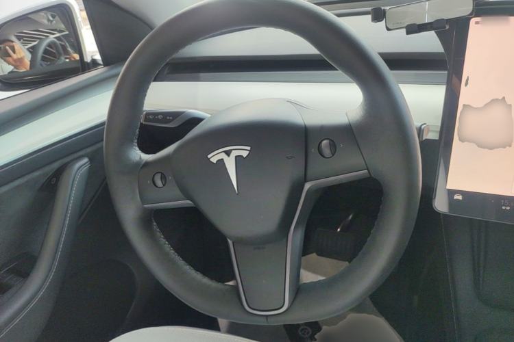Used Tesla Model Y 2021 Long-Range All-Wheel-Drive Version 3D7 Steering Wheel