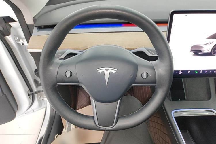 Used Tesla Model Y 2021 Revised Version 2 Long-Range All-Wheel-Drive Edition Steering Wheel