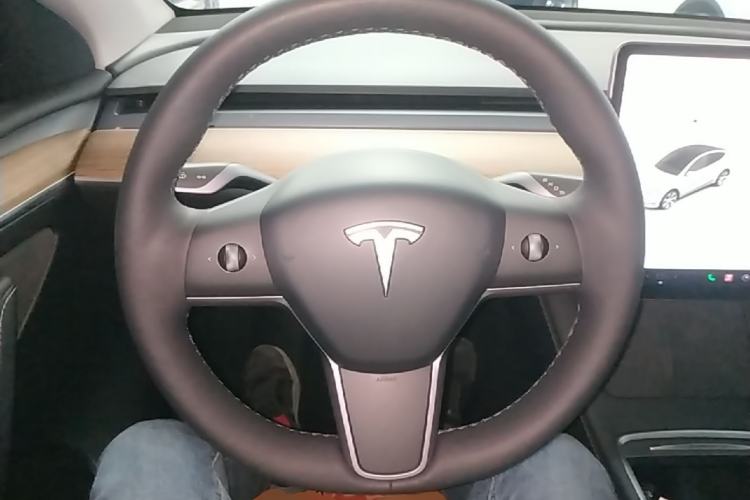 Used Tesla Model Y 2021 Long-Range All-Wheel-Drive Version Steering Wheel