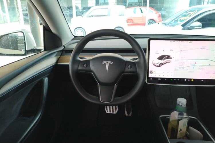 Used Tesla Model Y 2021 Standard Range Rear-Wheel Drive Version Steering Wheel
