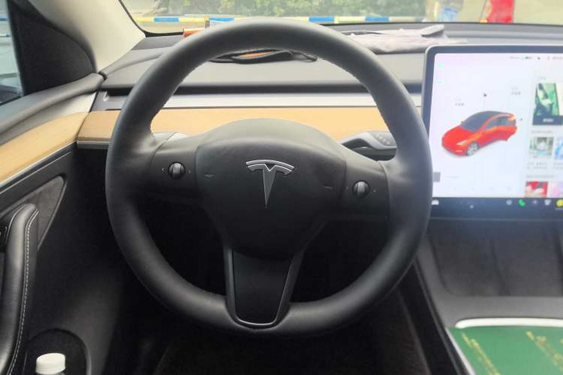 Used Tesla Model Y 2021 Standard Range Rear-Wheel Drive Version Steering Wheel