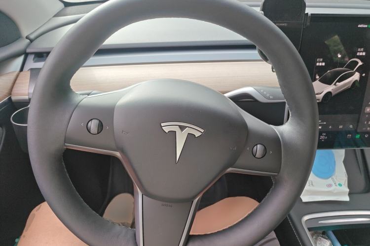 Used Tesla Model Y 2021 Long-Range All-Wheel-Drive Version 3D7 Steering Wheel