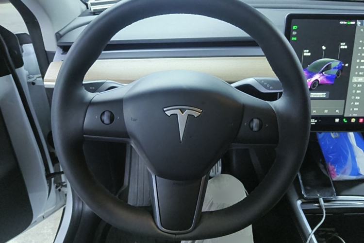 Used Tesla Model Y 2021 Long-Range All-Wheel-Drive Version Steering Wheel