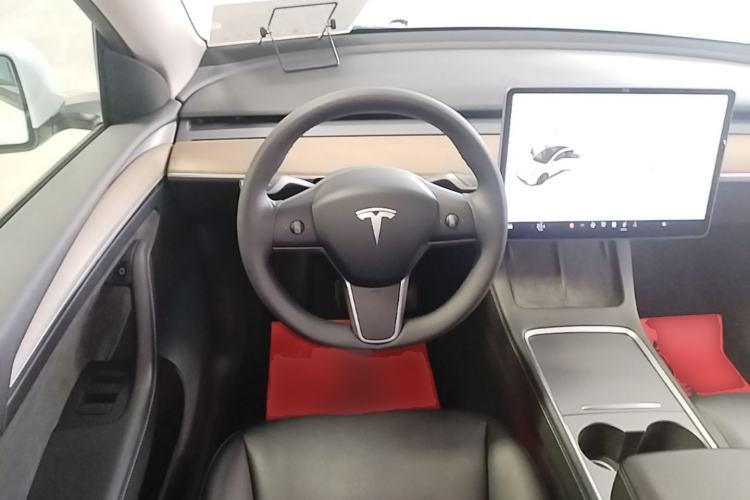 Used Tesla Model Y 2021 Long-Range All-Wheel-Drive Version 3D7 Steering Wheel