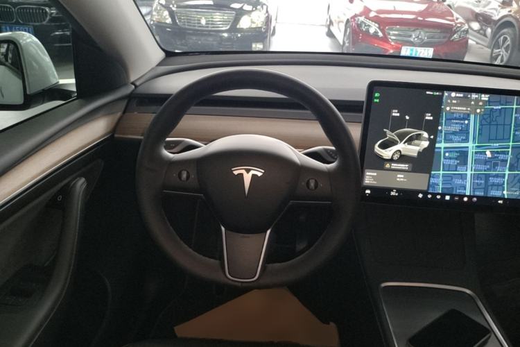 Used Tesla Model Y 2021 Long-Range All-Wheel-Drive Version 3D7 Steering Wheel