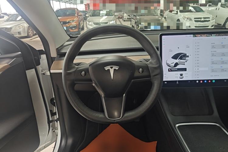 Used Tesla Model Y 2021 Long-Range All-Wheel-Drive Version Steering Wheel