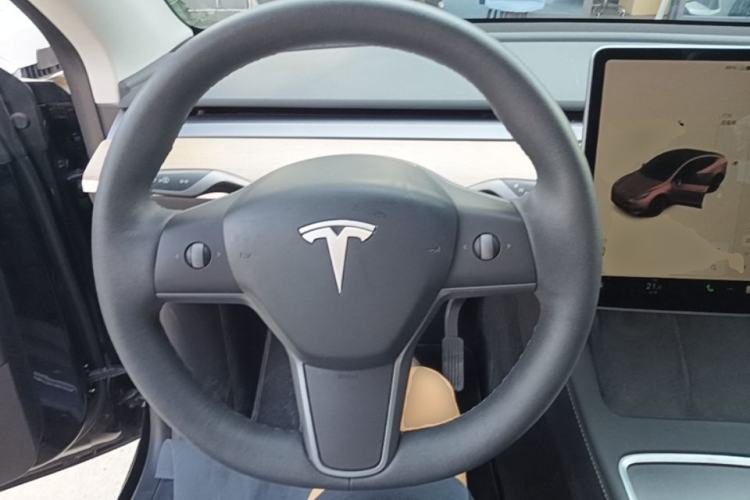 Used Tesla Model Y 2021 Standard Range Rear-Wheel Drive Version Steering Wheel