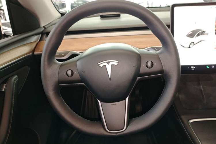 Used Tesla Model Y 2021 Long-Range All-Wheel-Drive Version 3D7 Steering Wheel