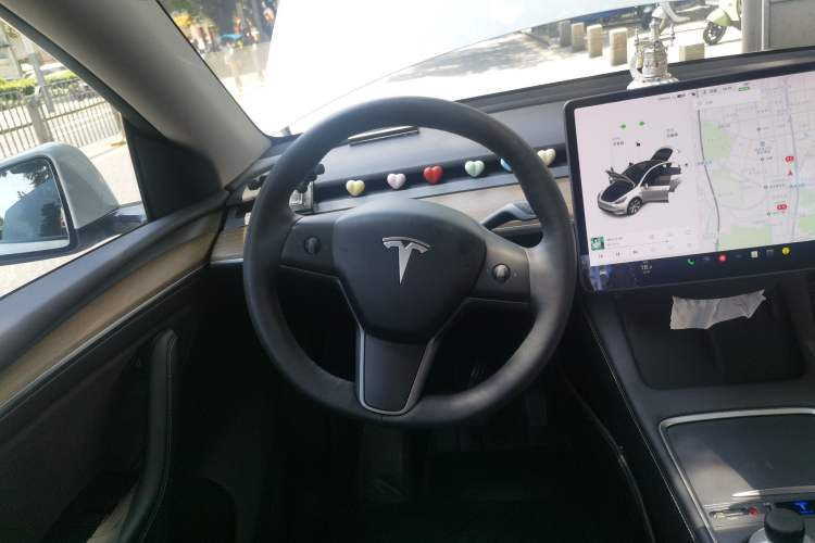 Used Tesla Model Y 2021 Long-Range All-Wheel-Drive Version 3D7 Steering Wheel