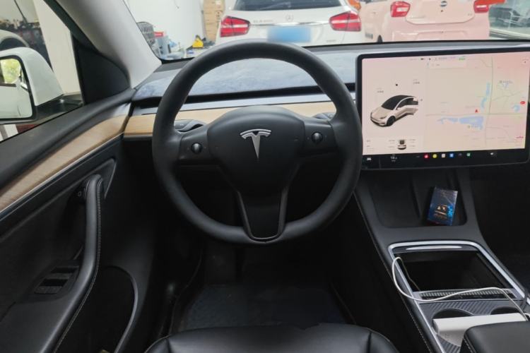 Used Tesla Model Y 2021 Long-Range All-Wheel-Drive Version Steering Wheel