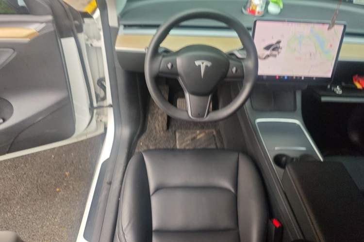 Used Tesla Model Y 2021 Standard Range Rear-Wheel Drive Version Steering Wheel