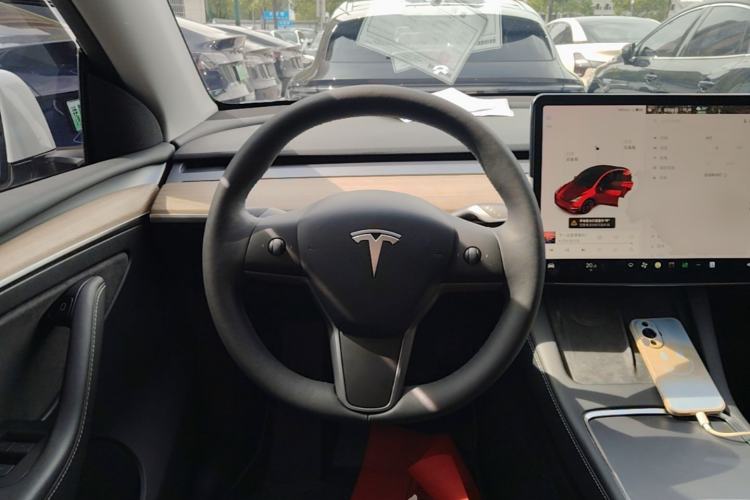 Used Tesla Model Y 2021 Long-Range All-Wheel-Drive Version 3D7 Steering Wheel