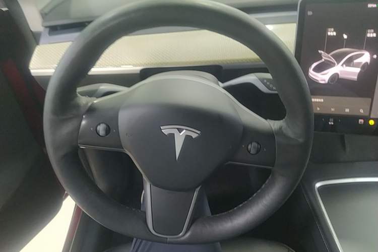 Used Tesla Model Y 2021 Long-Range All-Wheel-Drive Version Steering Wheel