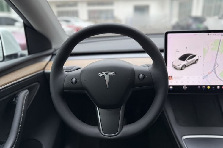 Used Tesla Model Y 2021 Long-Range All-Wheel-Drive Version Steering Wheel
