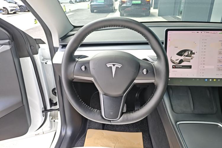Used Tesla Model Y 2021 Long-Range All-Wheel-Drive Version Steering Wheel