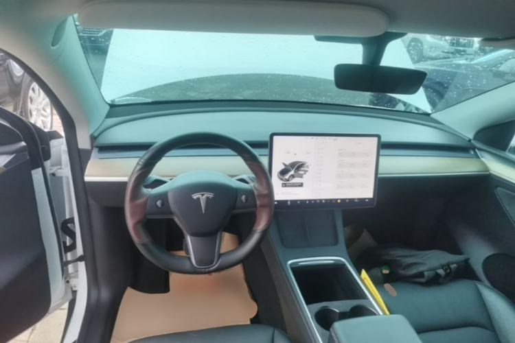 Used Tesla Model Y 2021 Long-Range All-Wheel-Drive Version Steering Wheel