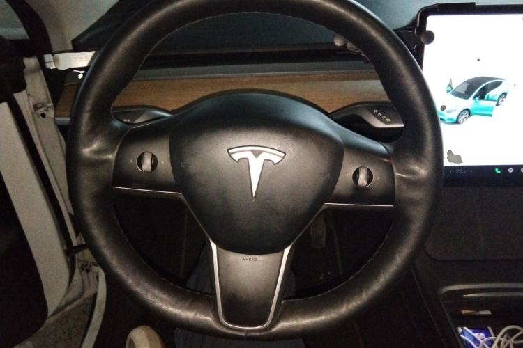 Used Tesla Model Y 2021 Long-Range All-Wheel-Drive Version Steering Wheel