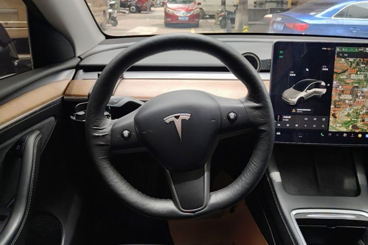 Used Tesla Model Y 2021 Long-Range All-Wheel-Drive Version Steering Wheel