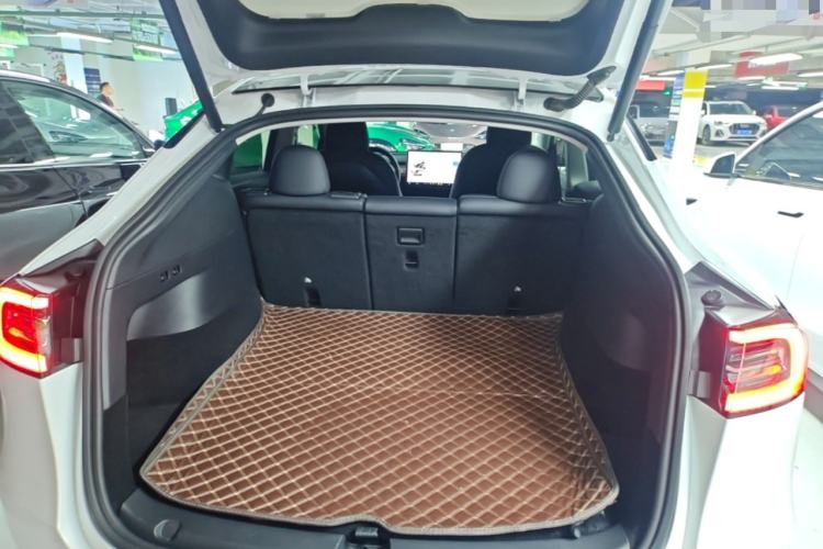 Used Tesla Model Y 2021 Long-Range All-Wheel-Drive Version 3D7 Trunk
