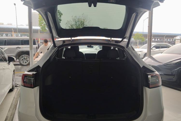 Used Tesla Model Y 2021 Standard Range Rear-Wheel Drive Version Trunk